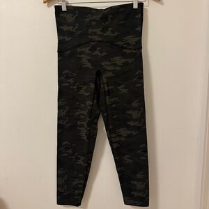 SPANX Women's Camouflage Cropped Leggings | Size Medium